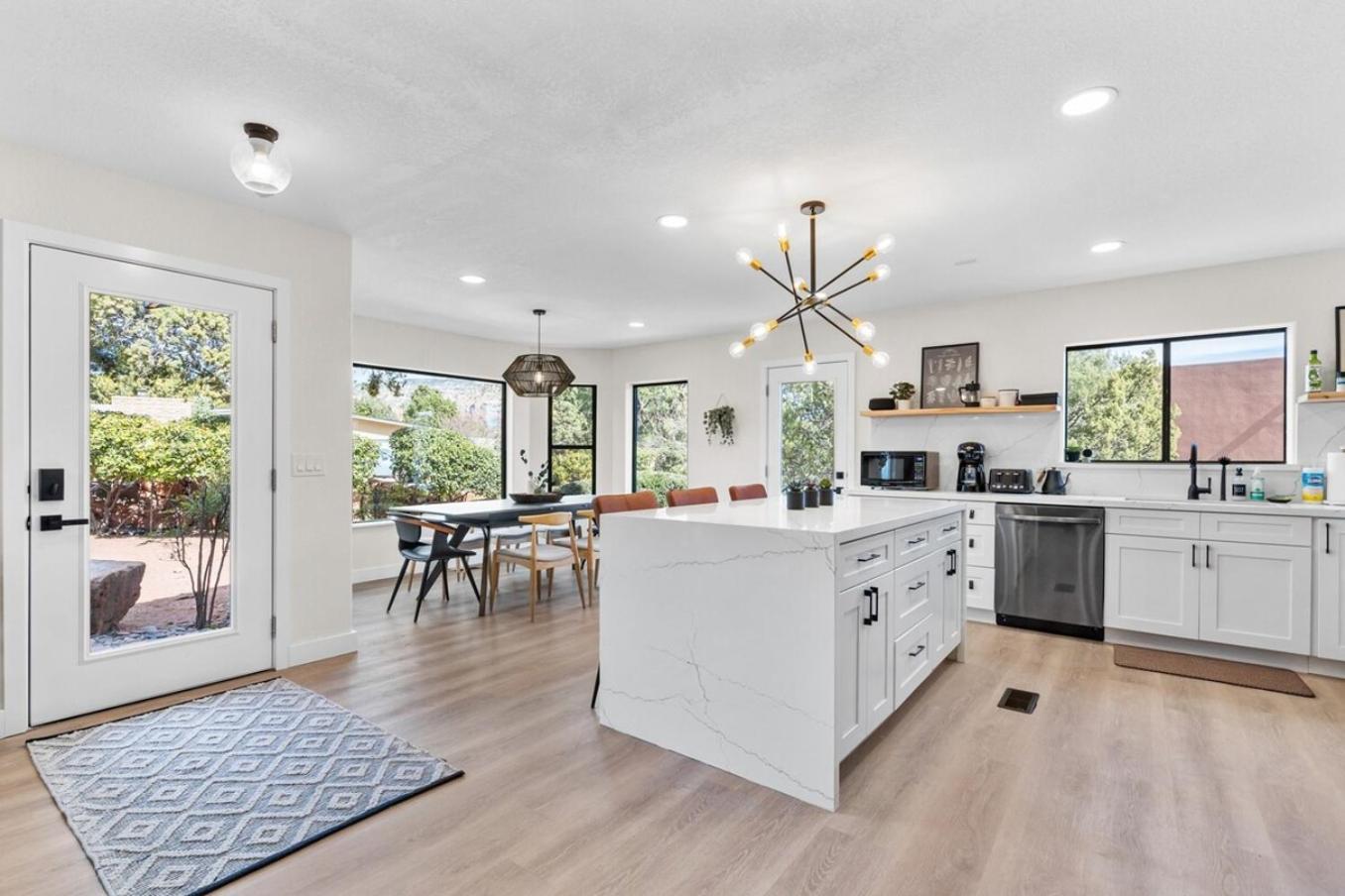 Holiday home Sage House Modern Retreat 3 Kings, Theater, Gmrm!