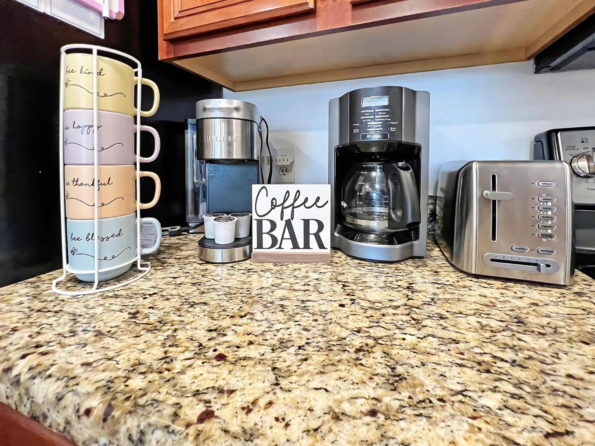 Apartment Cozy & Peaceful With Pool, Walk To Restaurants, Shops & Hiking Nearby *