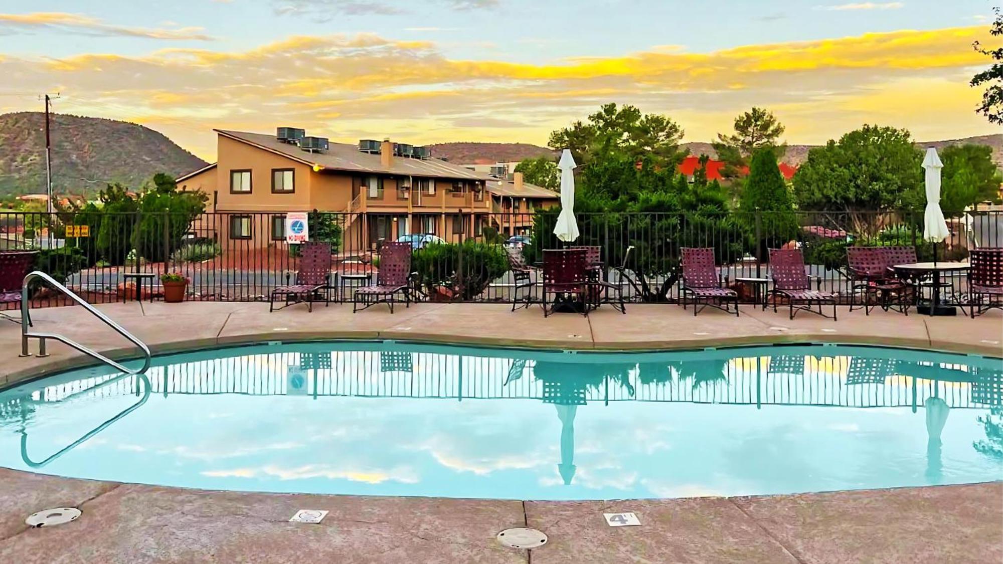 Cozy & Peaceful With Pool, Walk To Restaurants, Shops & Hiking Nearby Apartment Sedona