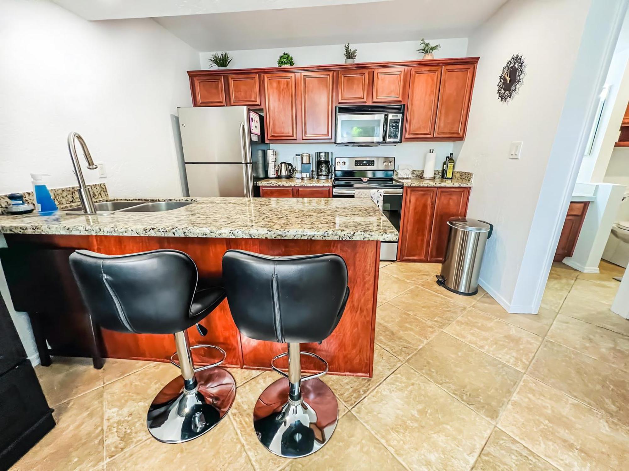 Cozy & Peaceful With Pool, Walk To Restaurants, Shops & Hiking Nearby *