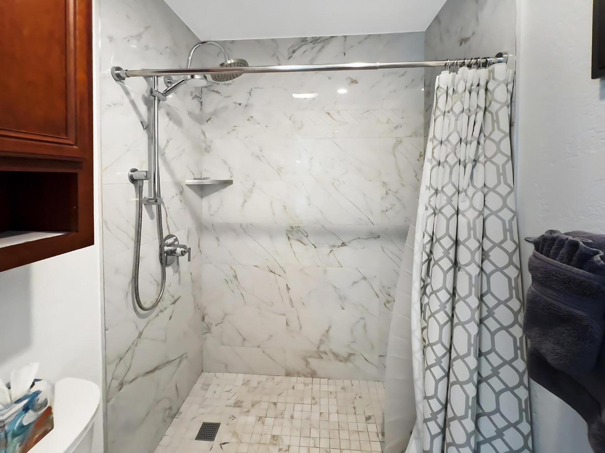 Apartment Cozy & Peaceful With Pool, Walk To Restaurants, Shops & Hiking Nearby *