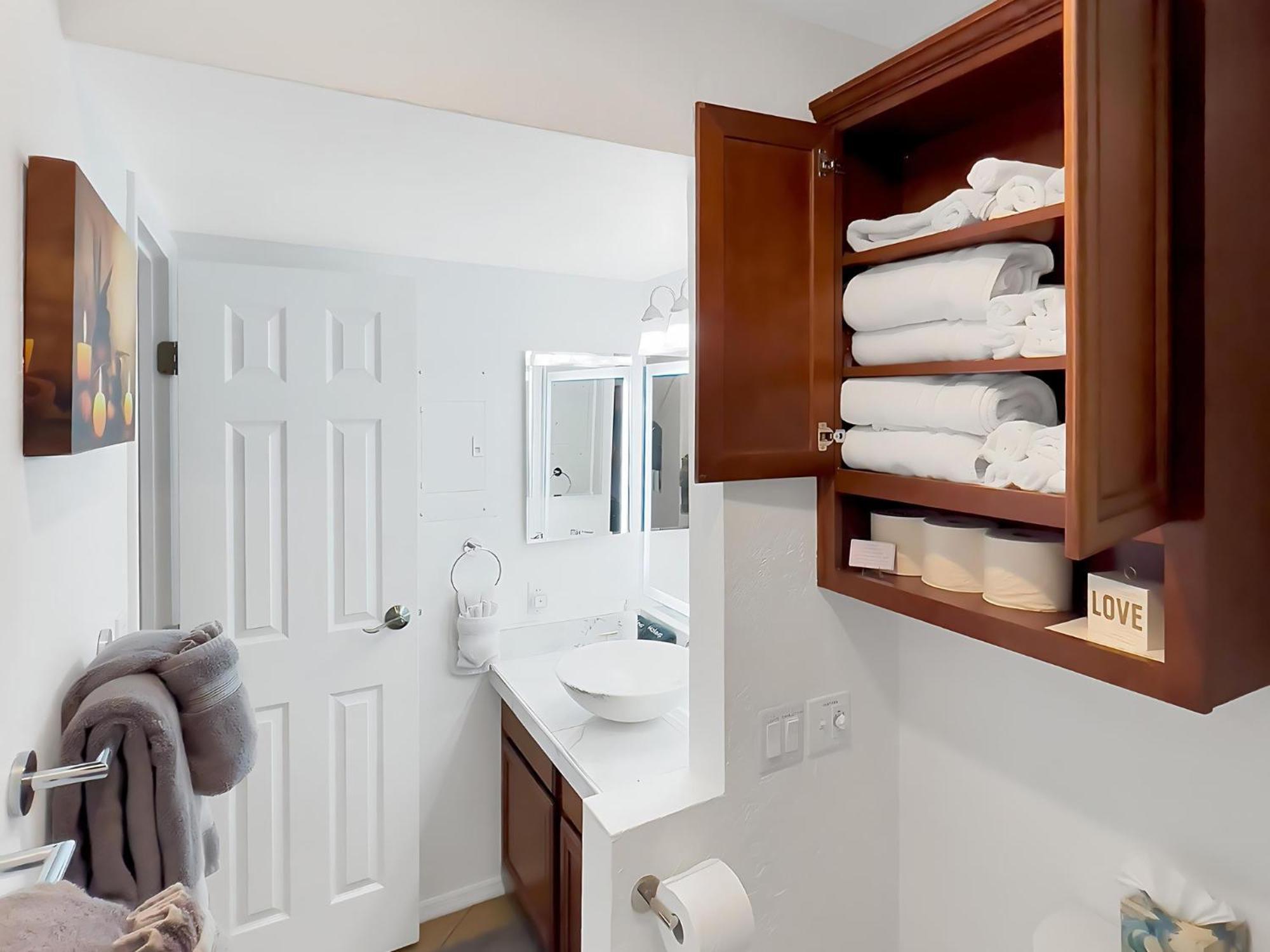 Apartment Cozy & Peaceful With Pool, Walk To Restaurants, Shops & Hiking Nearby Sedona