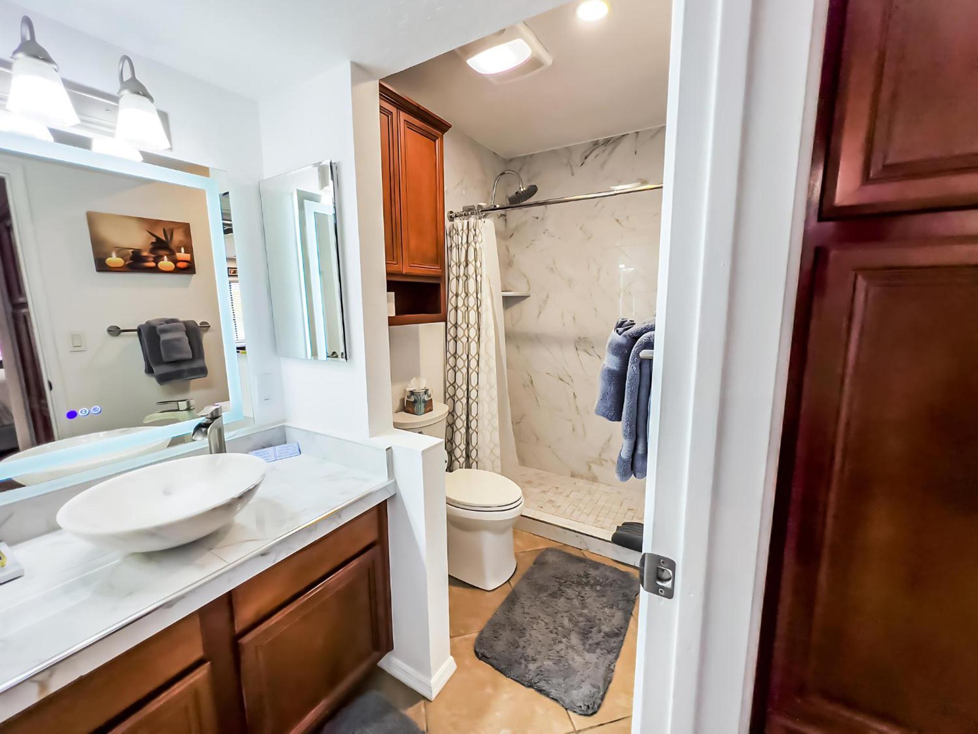 Cozy & Peaceful With Pool, Walk To Restaurants, Shops & Hiking Nearby Apartment *