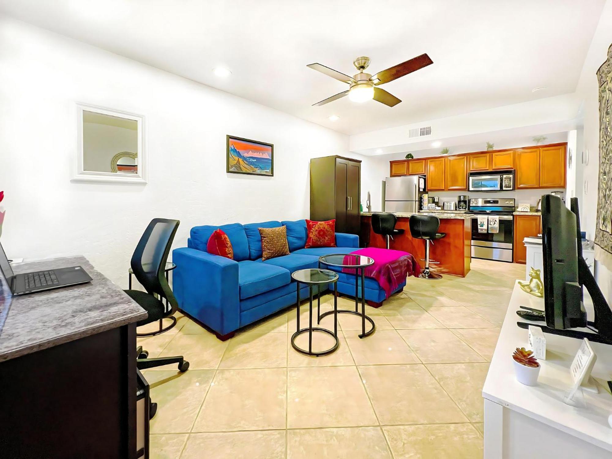 Cozy & Peaceful With Pool, Walk To Restaurants, Shops & Hiking Nearby Apartment *
