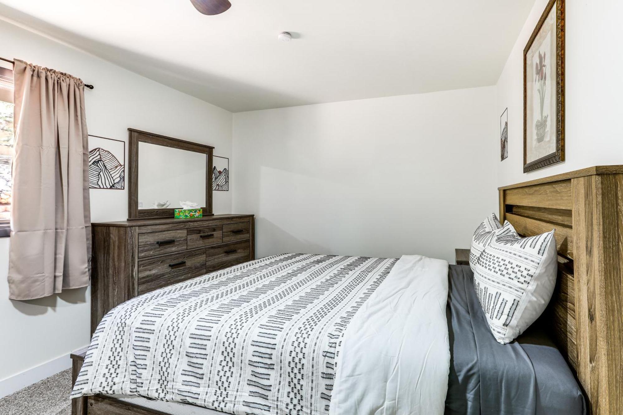 With Private Hot Tub And Mountain Views! Holiday home