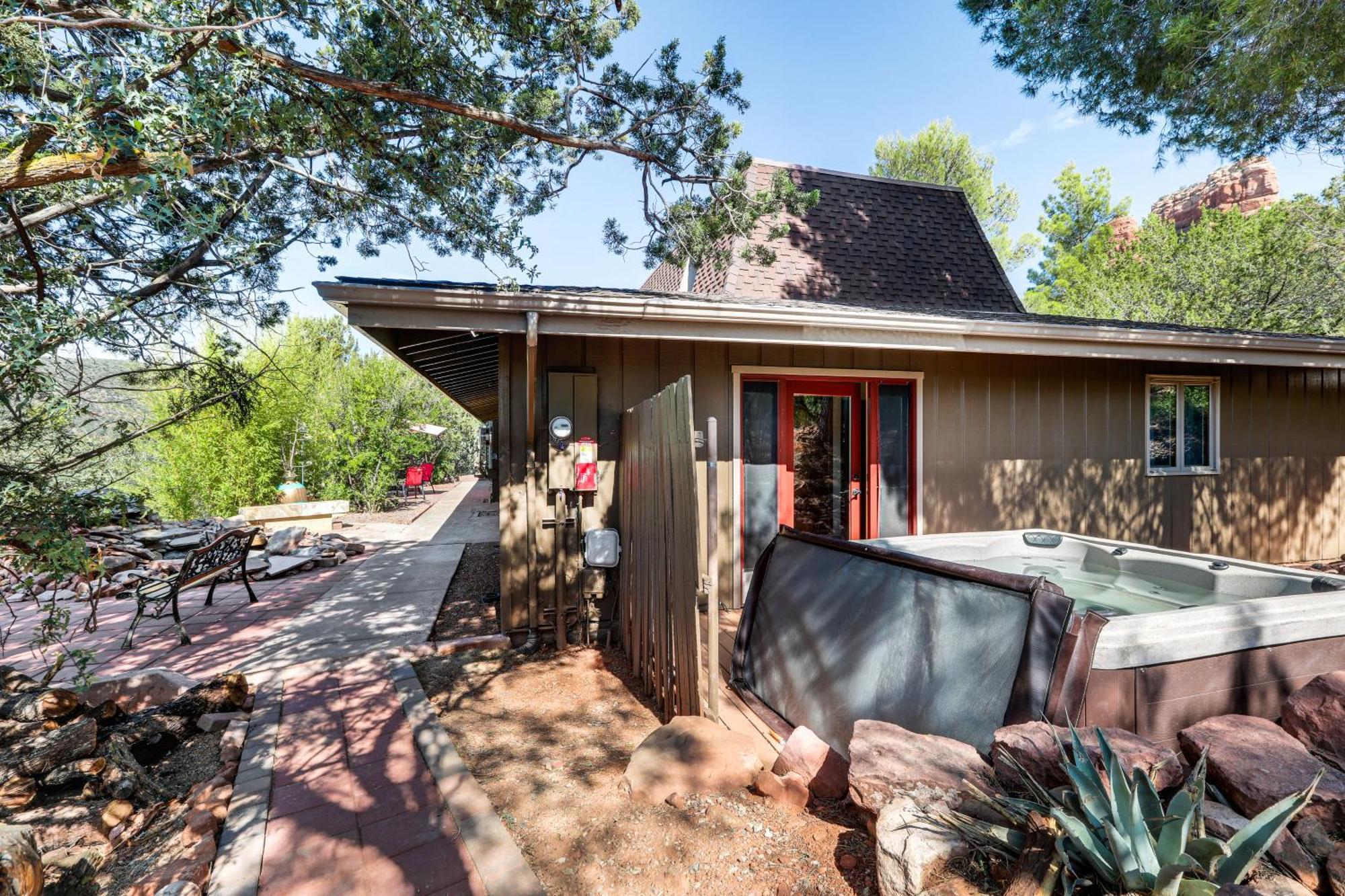 With Private Hot Tub And Mountain Views!