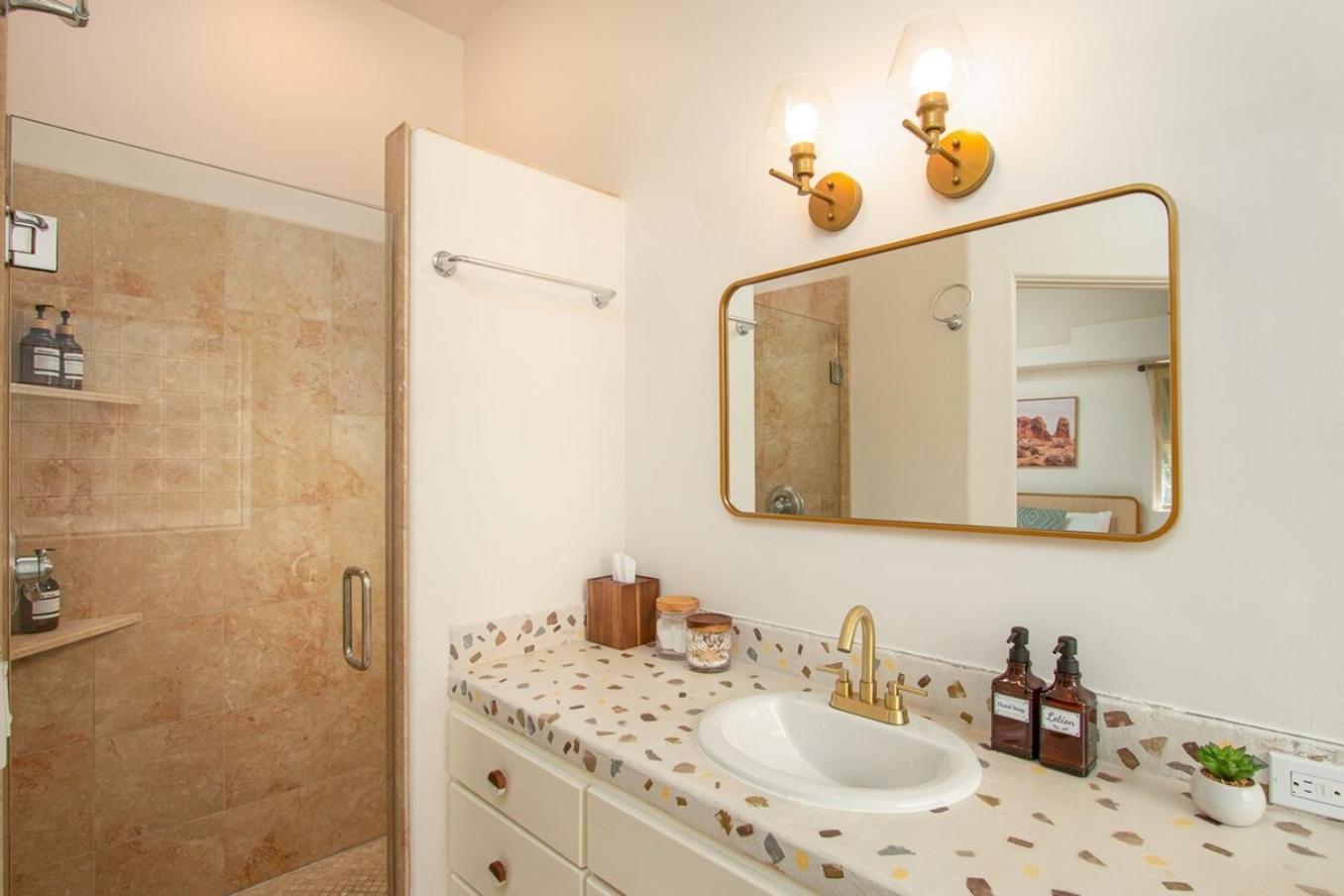Enchanted Adobe Hideaway Whot Tub & Giant Chess Sedona