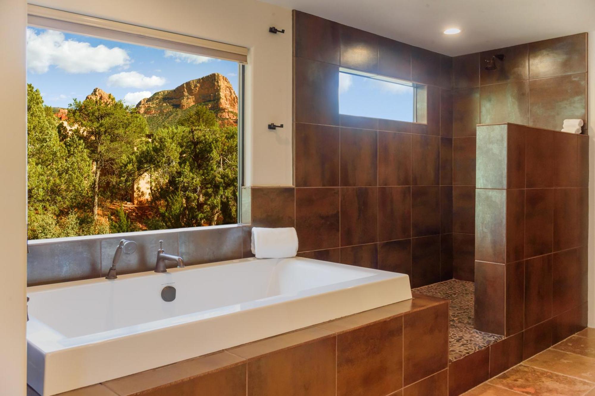Stunning With Red Rock Views And Fire Pit!