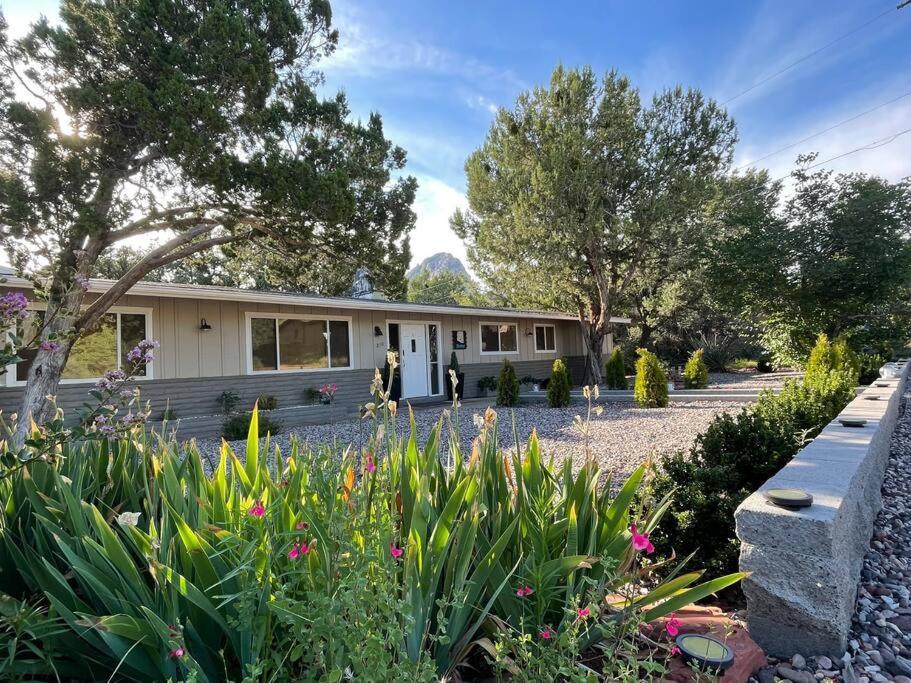 *new* The Villa: Backyard/hot Tub/golf Holiday home Sedona