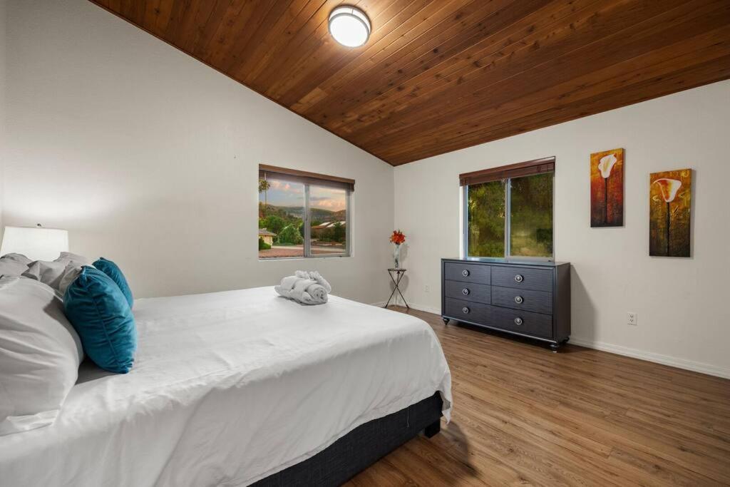 Awesome Castle Rock View! Holiday home