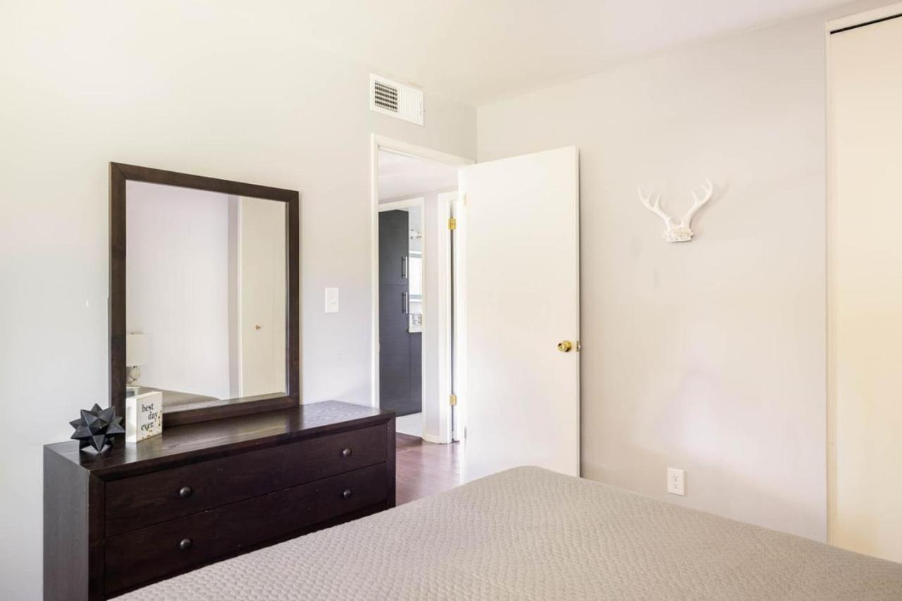 Holiday home Quaint Uptown Walking Distance To Shops *