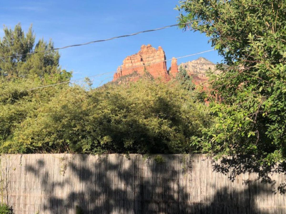 Quaint Uptown Walking Distance To Shops *
