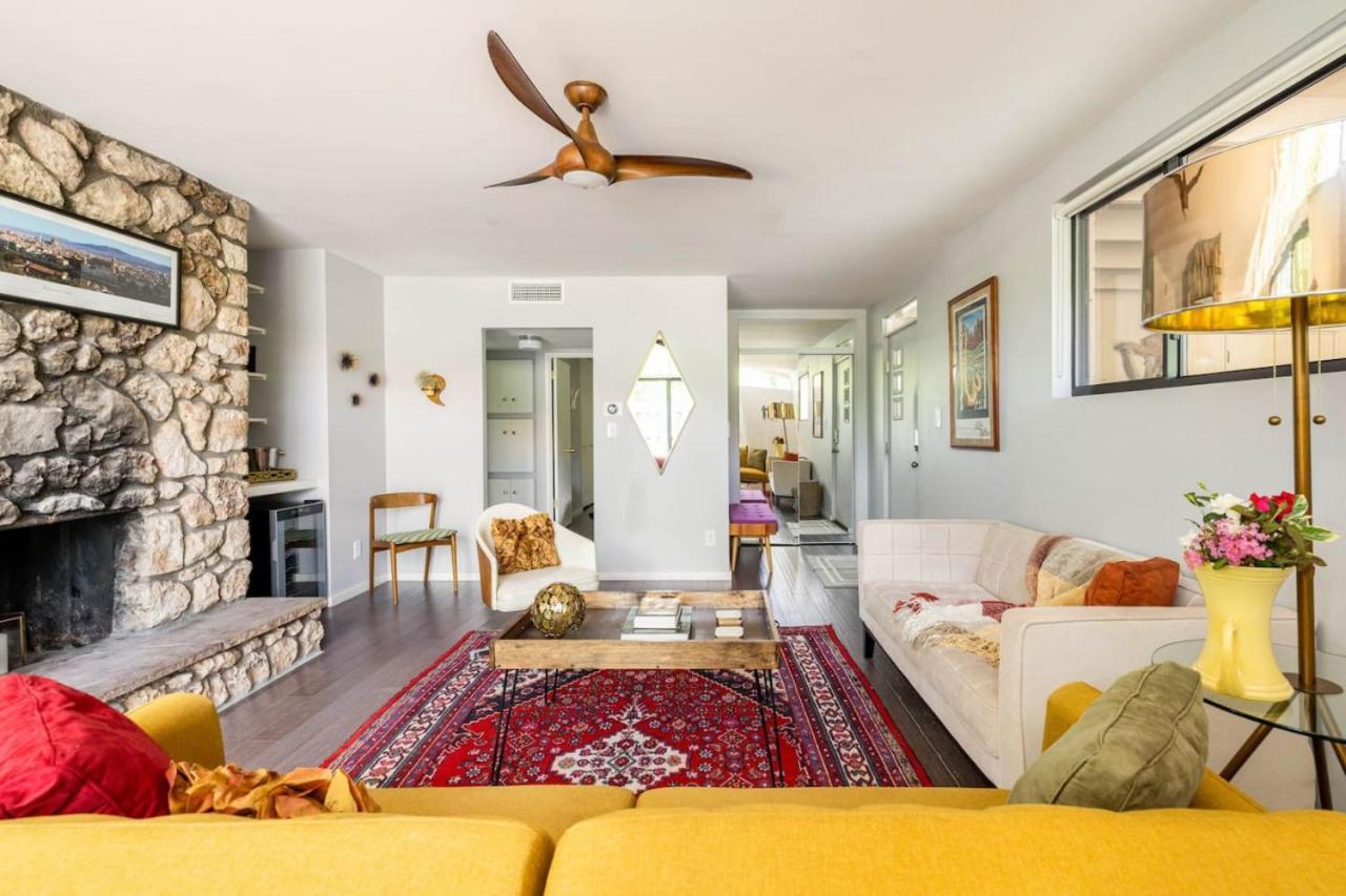 Quaint Uptown Walking Distance To Shops Holiday home