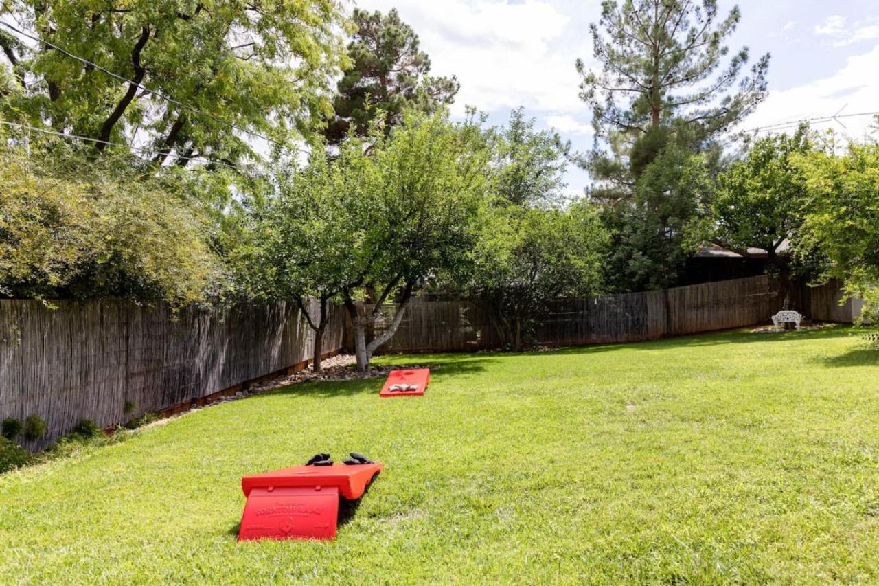 Quaint Uptown Walking Distance To Shops Holiday home *