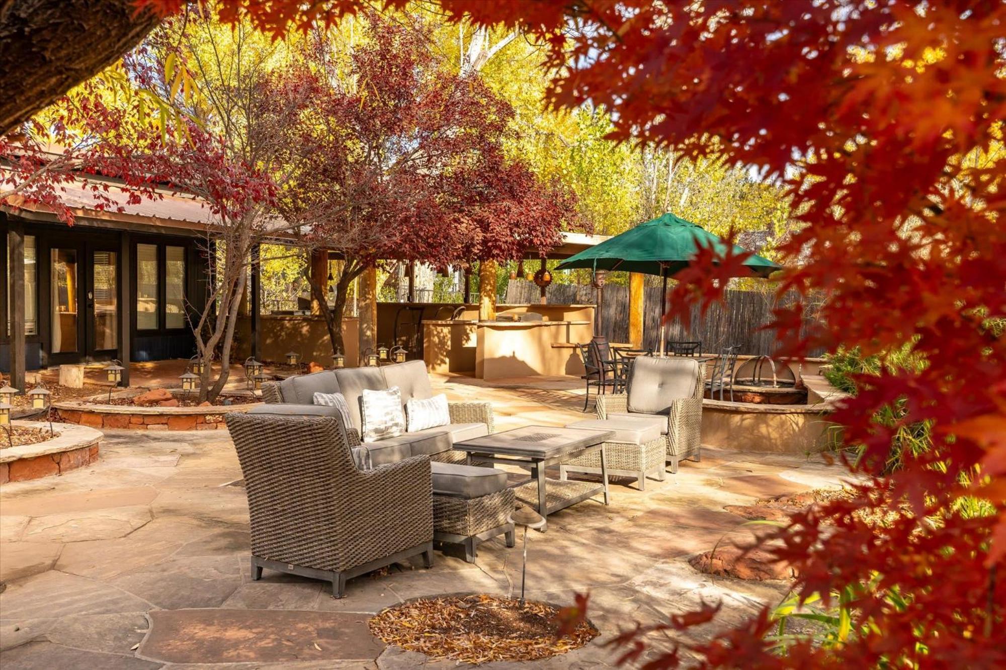 Huge Compound Gym Two Spas Casitas Pond *