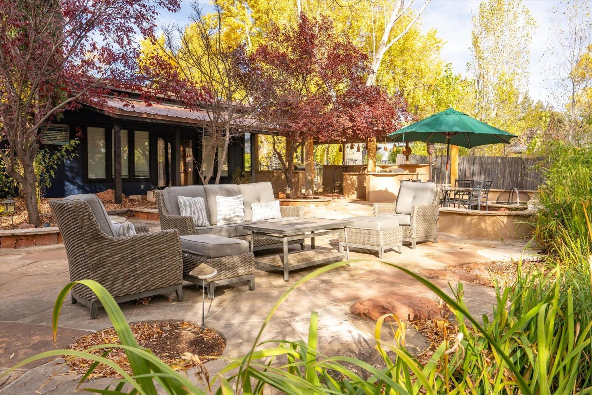 Holiday home Huge Compound Gym Two Spas Casitas Pond