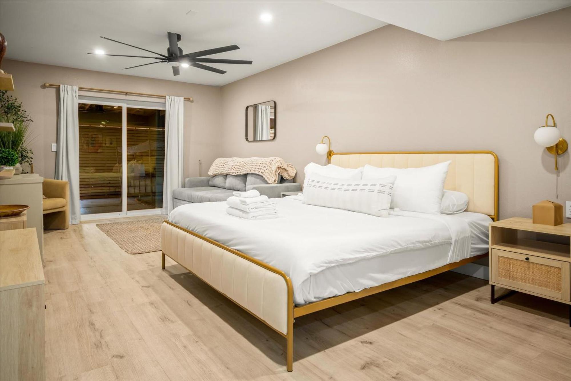 Holiday home Huge Compound Gym Two Spas Casitas Pond Sedona