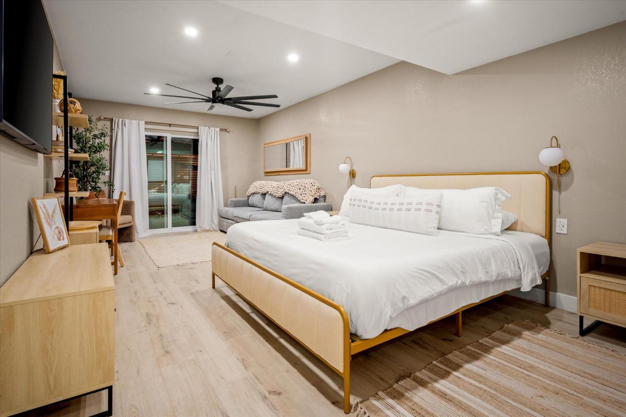Huge Compound Gym Two Spas Casitas Pond Holiday home