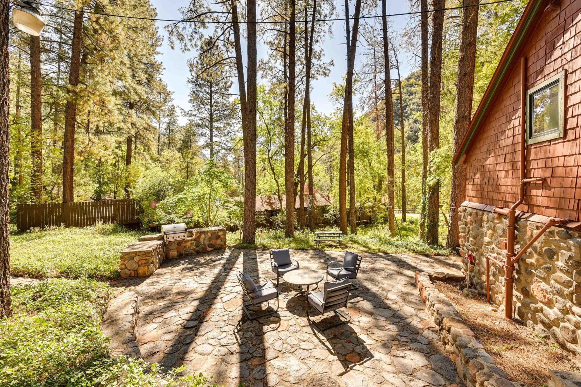 Peaceful Retreat With Patio And Mtn Views!