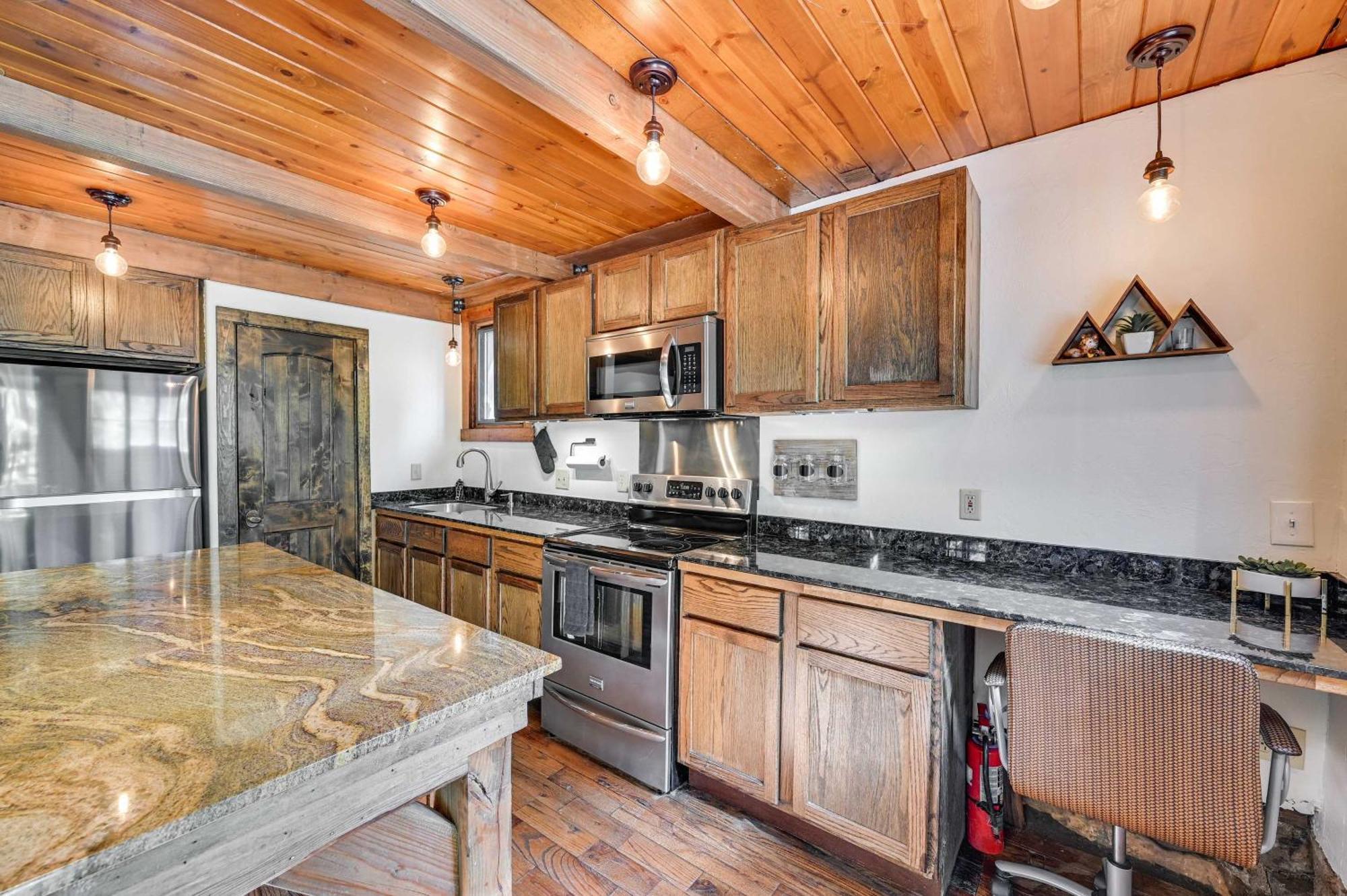 Apartment Peaceful Retreat With Patio And Mtn Views!