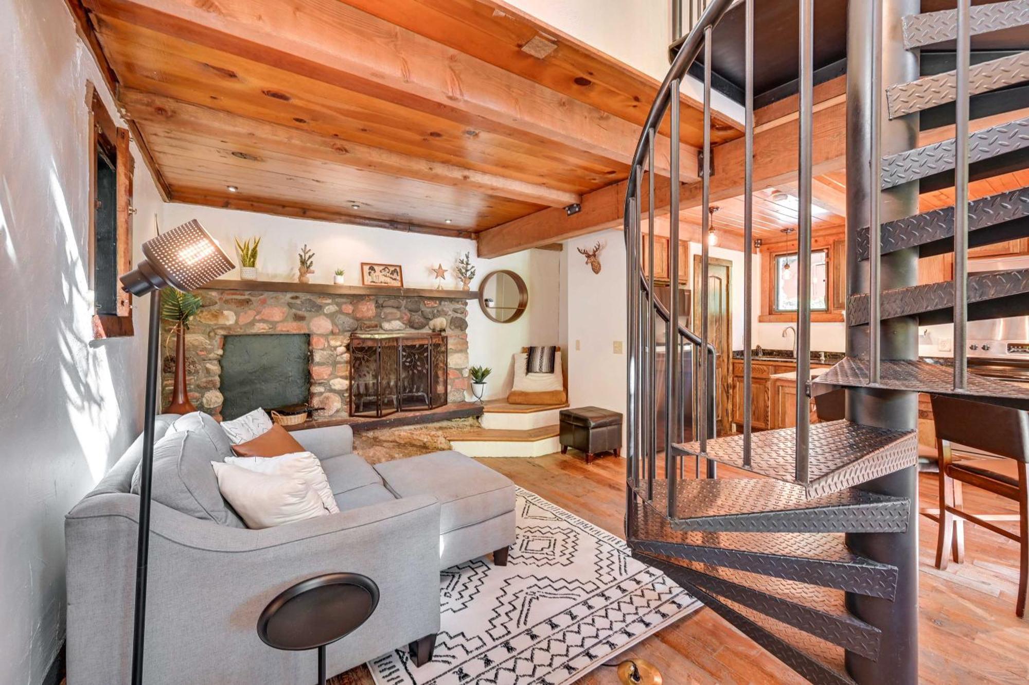 Peaceful Retreat With Patio And Mtn Views! *