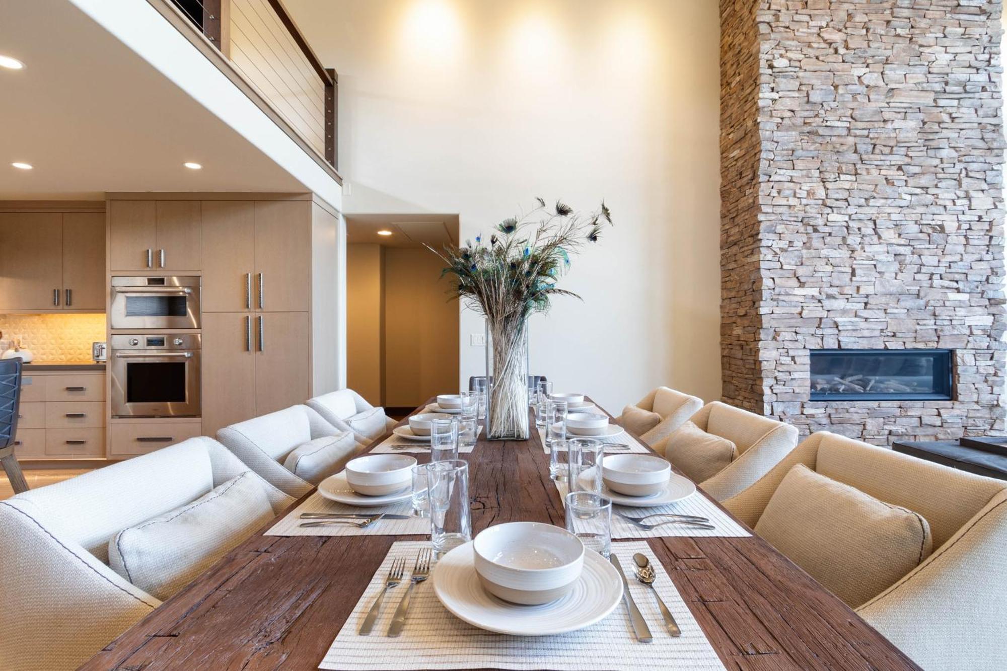 Villa Beautiful Upscale With Views Of Cathedral Rock, A Stream, Lush Fruit Trees