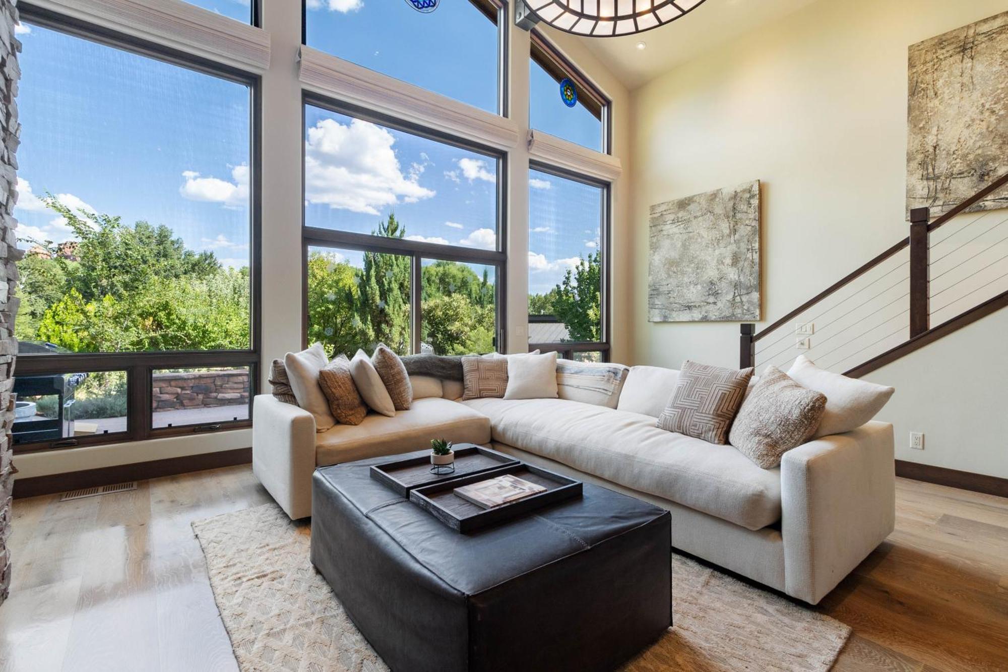 Villa Beautiful Upscale With Views Of Cathedral Rock, A Stream, Lush Fruit Trees *