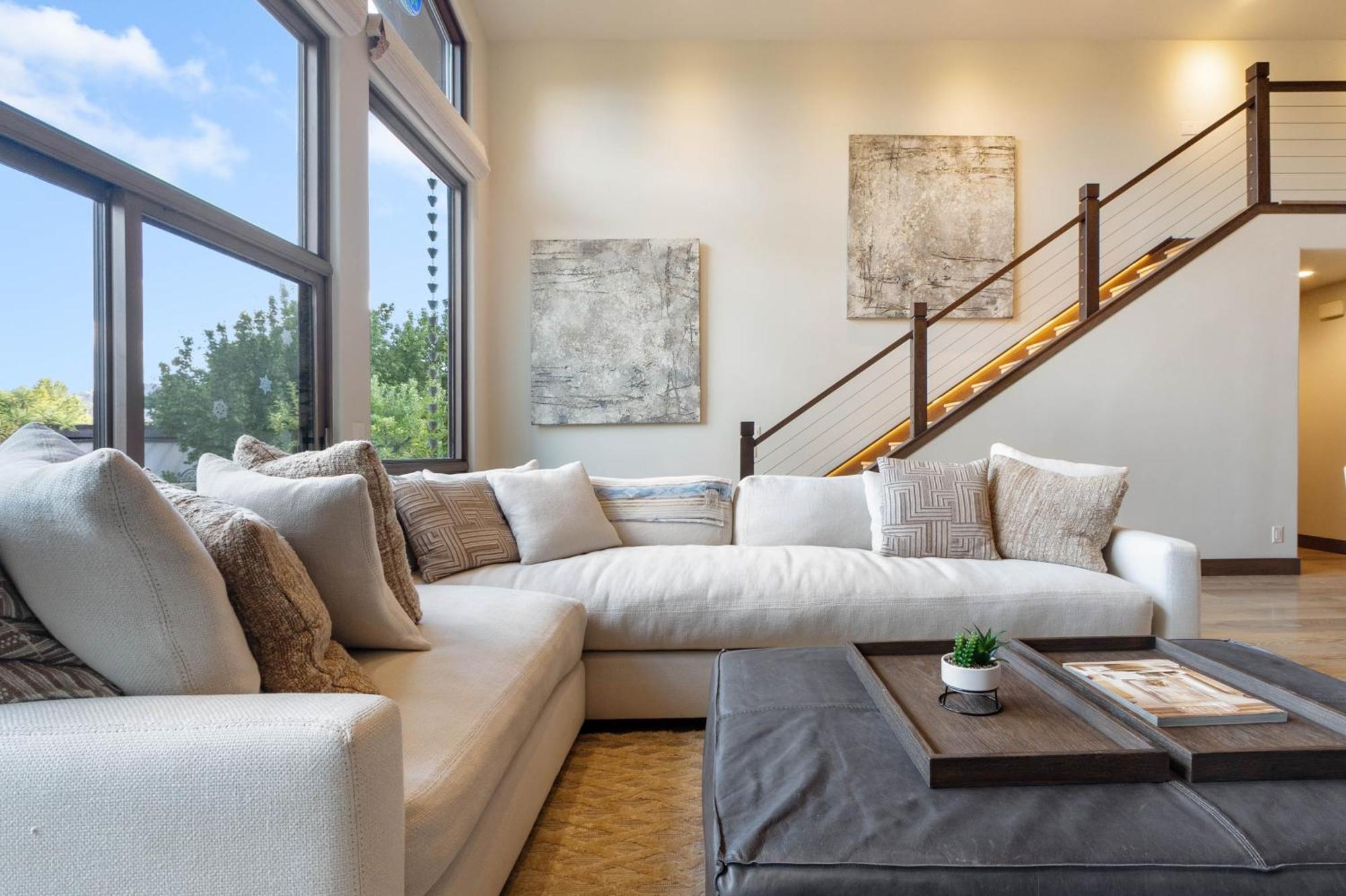 Beautiful Upscale With Views Of Cathedral Rock, A Stream, Lush Fruit Trees * Sedona