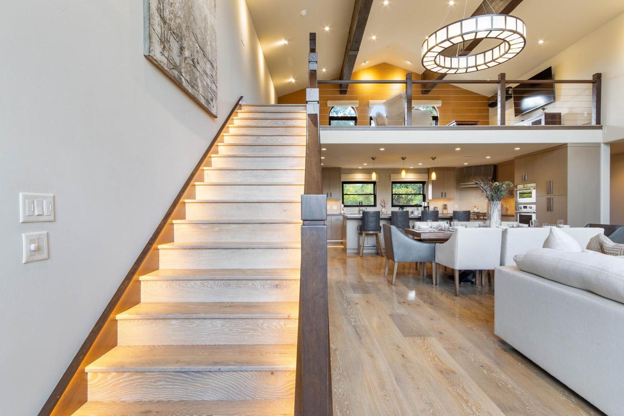 Beautiful Upscale With Views Of Cathedral Rock, A Stream, Lush Fruit Trees