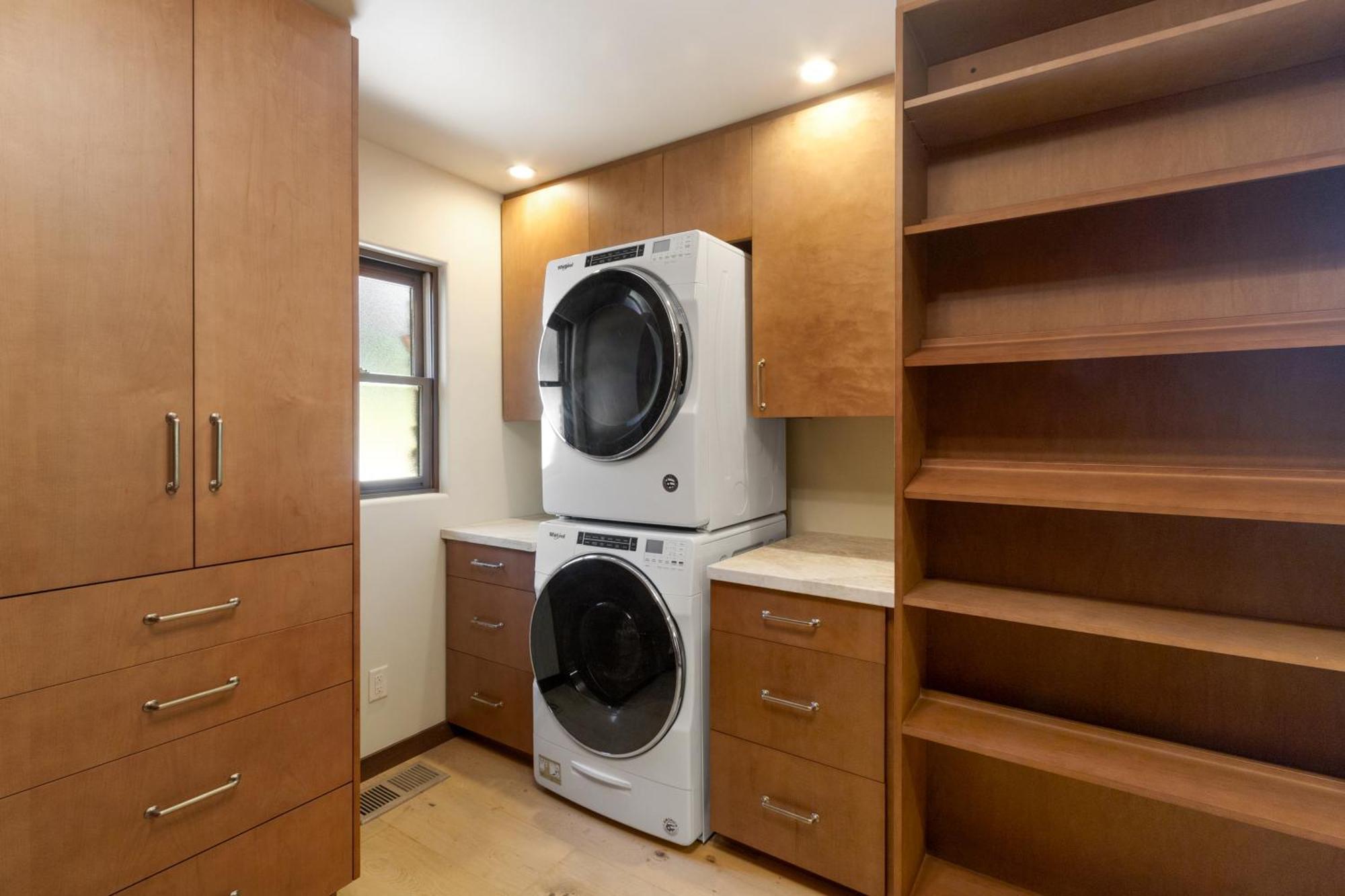 Beautiful Upscale With Views Of Cathedral Rock, A Stream, Lush Fruit Trees Villa *