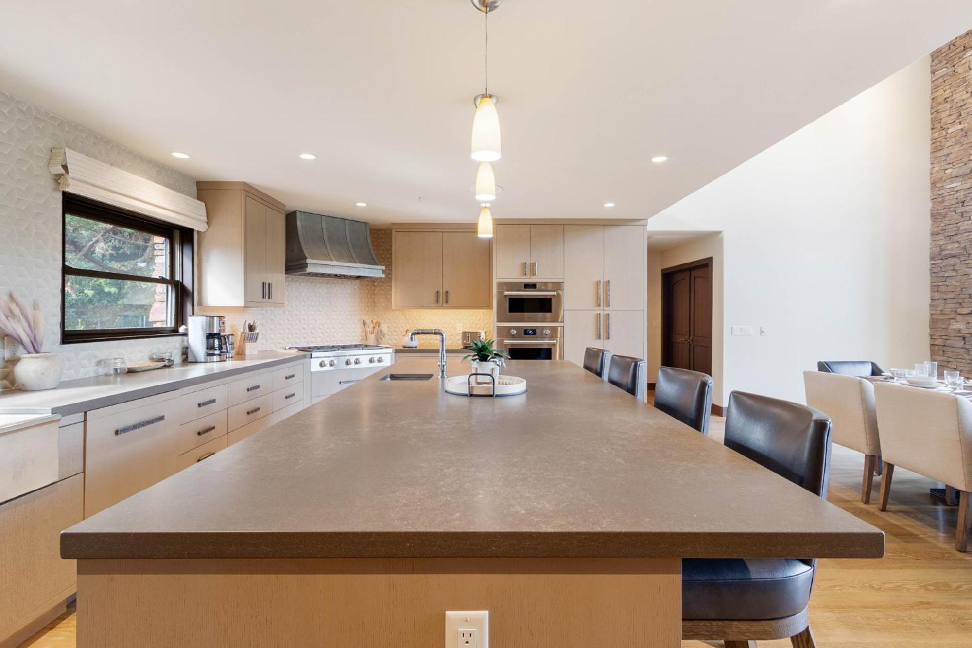 Beautiful Upscale With Views Of Cathedral Rock, A Stream, Lush Fruit Trees Villa Sedona