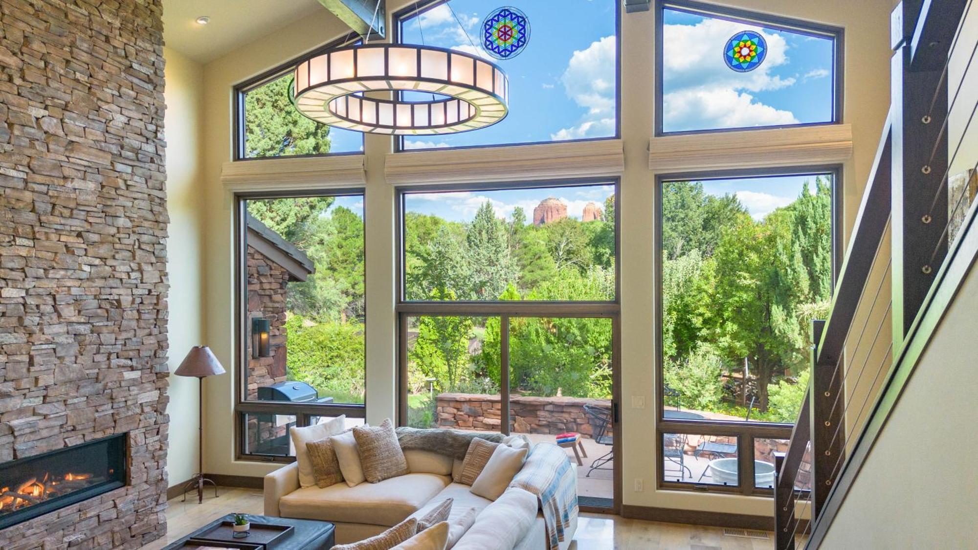 Villa Beautiful Upscale With Views Of Cathedral Rock, A Stream, Lush Fruit Trees Sedona