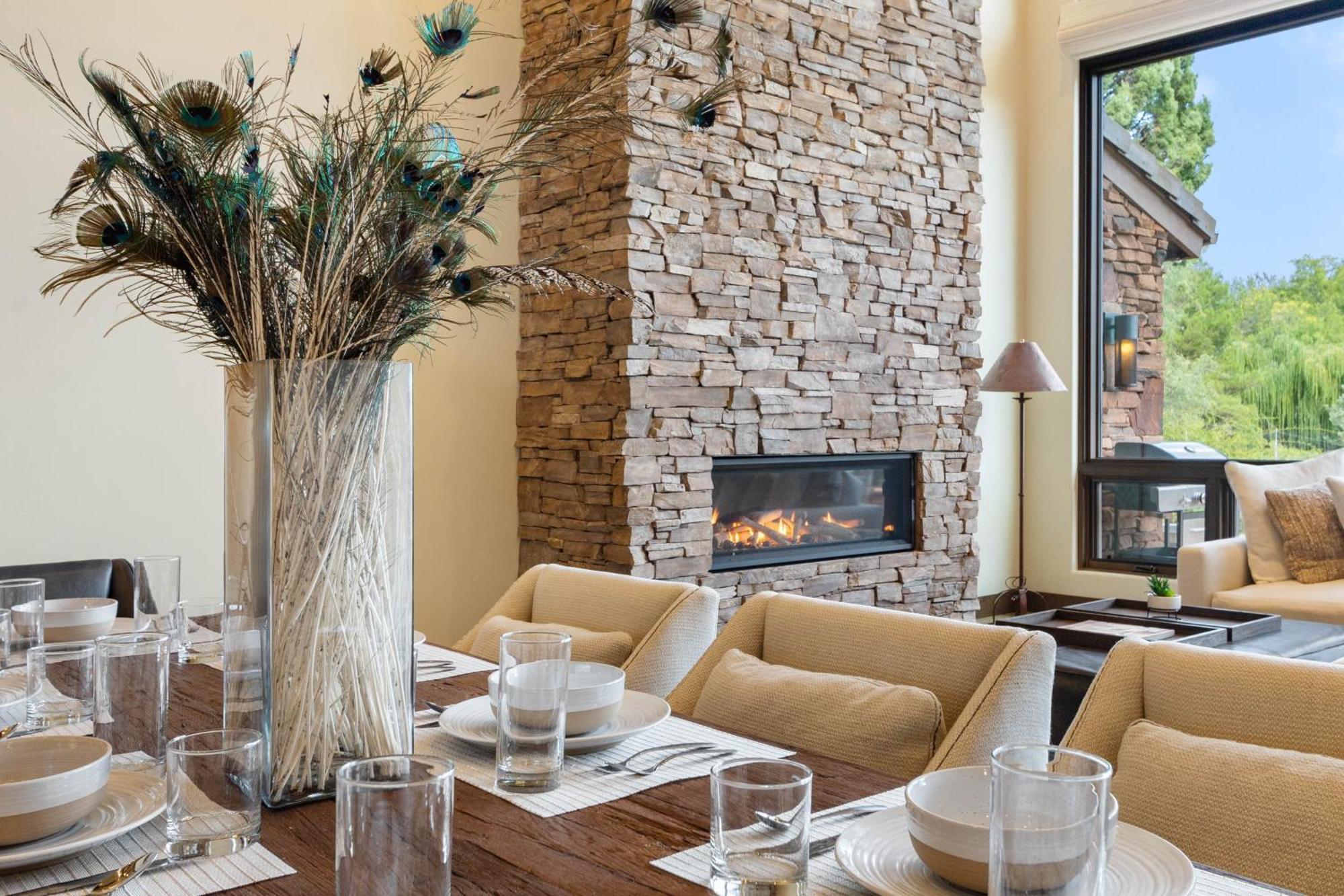 Beautiful Upscale With Views Of Cathedral Rock, A Stream, Lush Fruit Trees Sedona