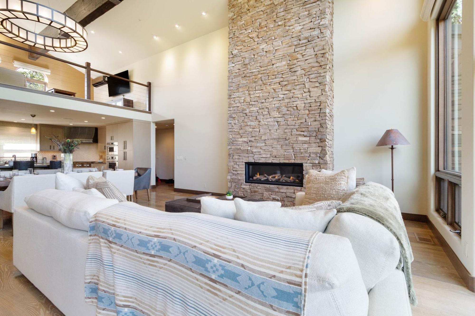 Beautiful Upscale With Views Of Cathedral Rock, A Stream, Lush Fruit Trees * Sedona