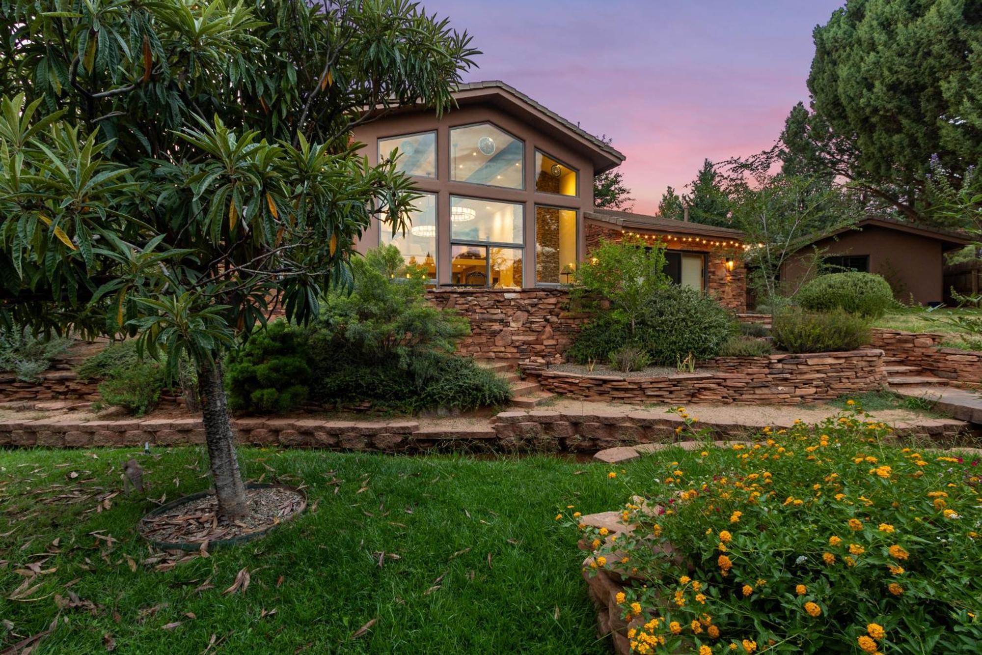 Beautiful Upscale With Views Of Cathedral Rock, A Stream, Lush Fruit Trees