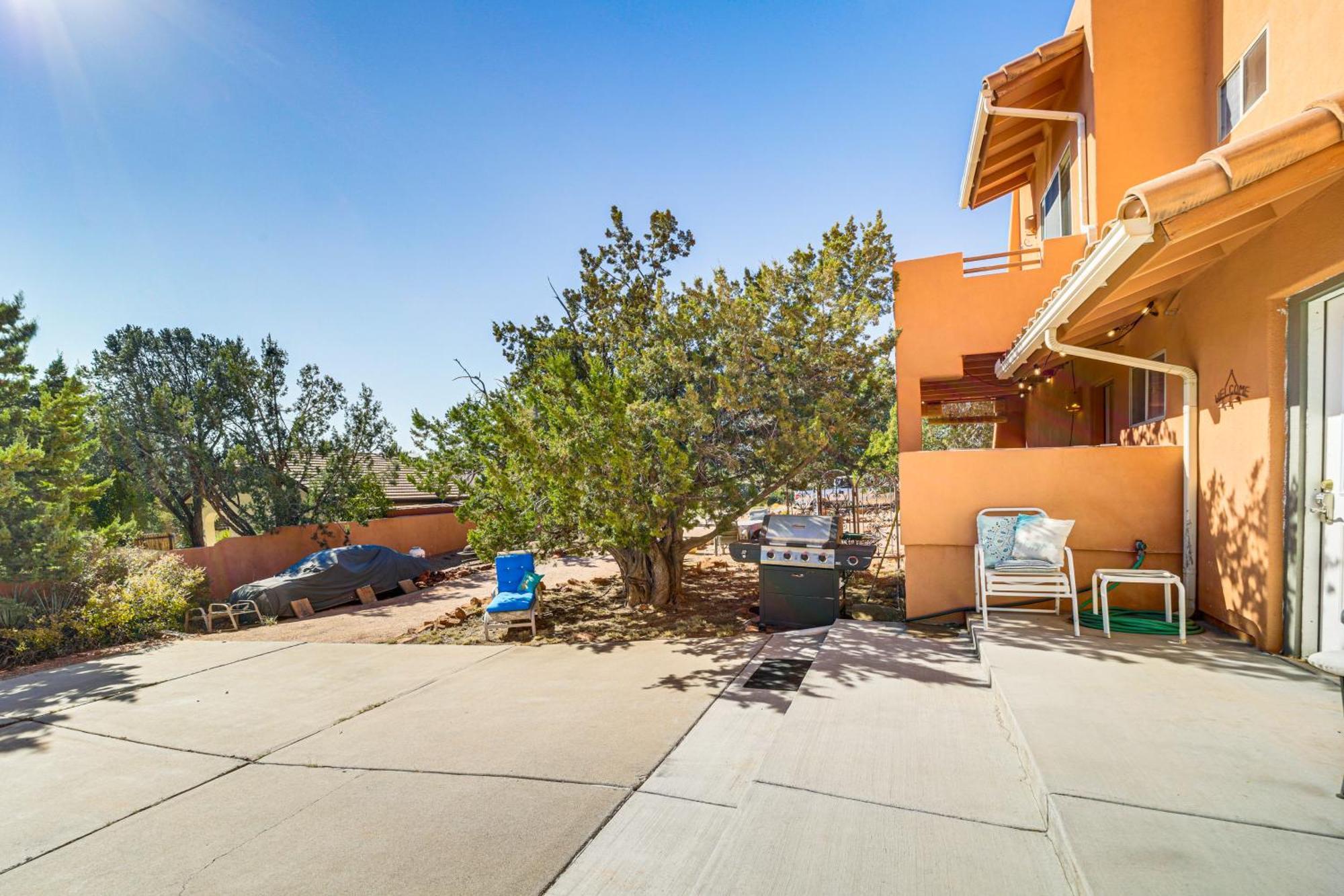 Pet-friendly Getaway - 10 Mi To Downtown Apartment *