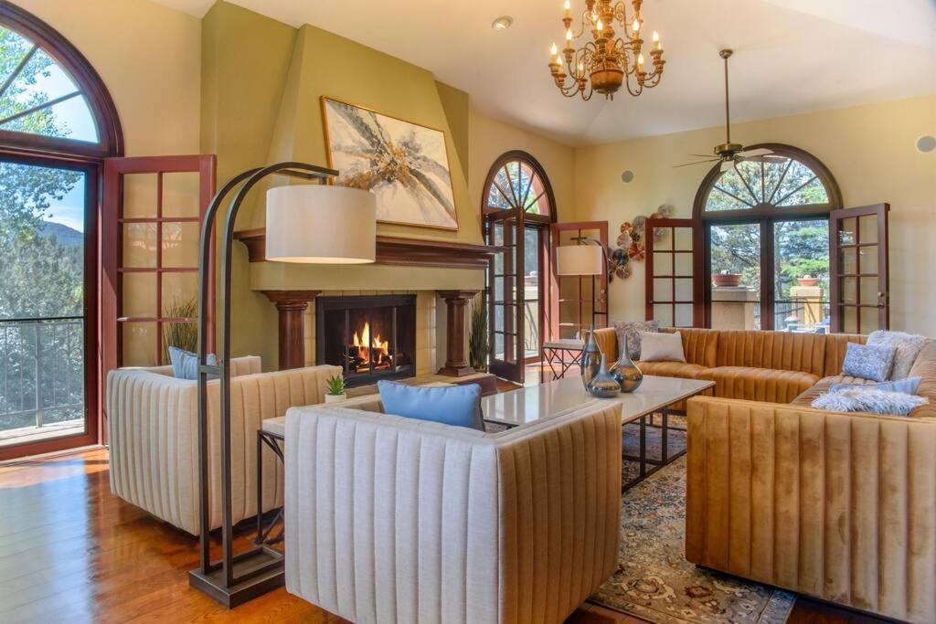 Villa Majestic Creekside Escape With Pool, Spa, Sauna, Gym