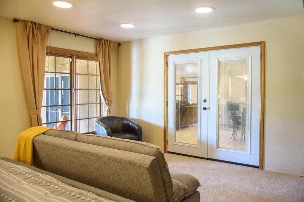 Majestic Creekside Escape With Pool, Spa, Sauna, Gym Villa *
