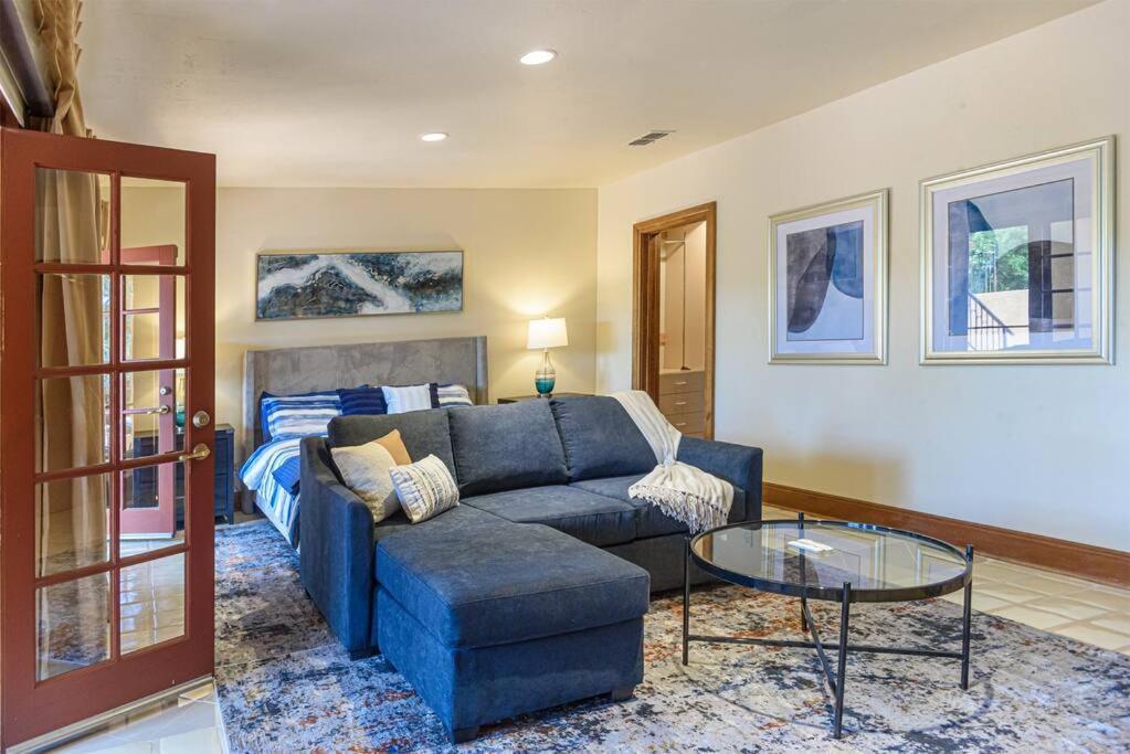 Majestic Creekside Escape With Pool, Spa, Sauna, Gym