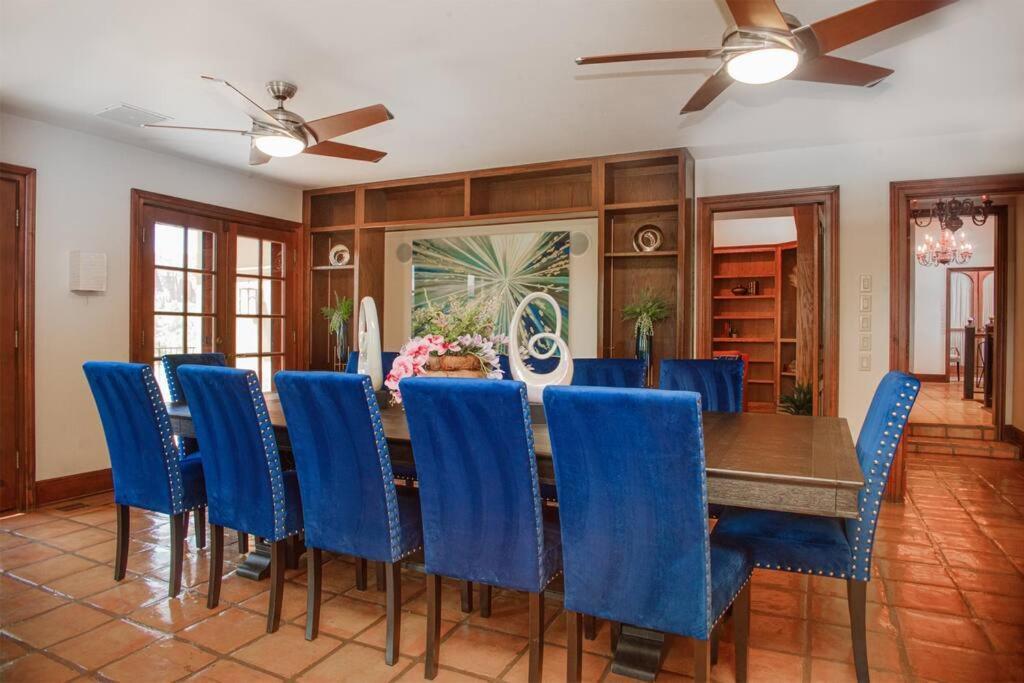 Majestic Creekside Escape With Pool, Spa, Sauna, Gym Villa