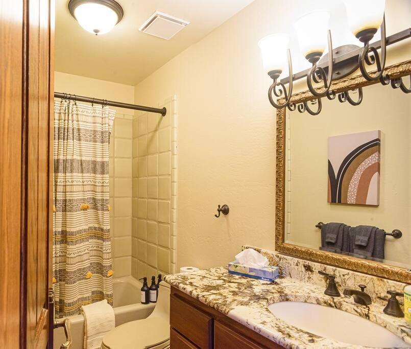 Villa Majestic Creekside Escape With Pool, Spa, Sauna, Gym