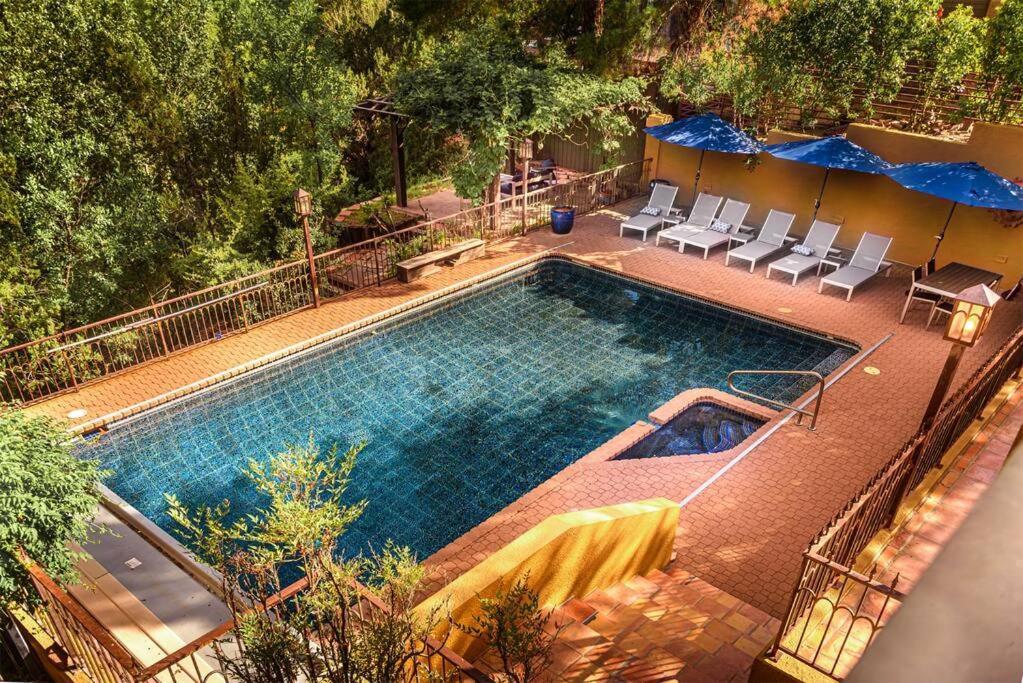 Villa Majestic Creekside Escape With Pool, Spa, Sauna, Gym