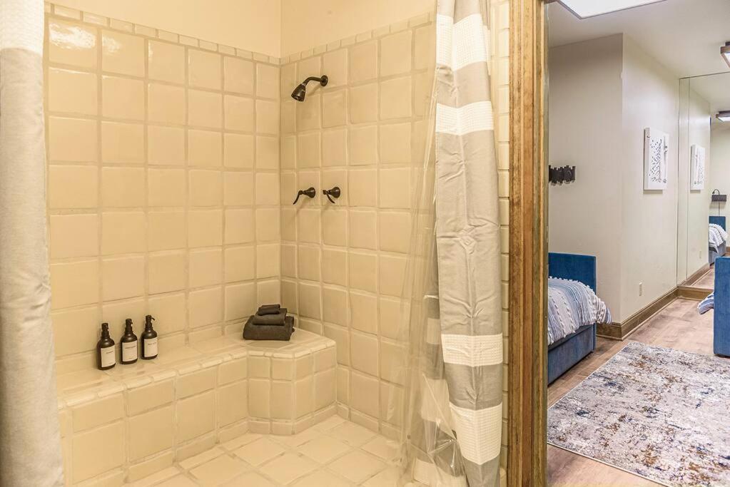 Majestic Creekside Escape With Pool, Spa, Sauna, Gym Villa *