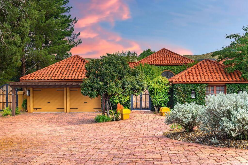 Majestic Creekside Escape With Pool, Spa, Sauna, Gym *
