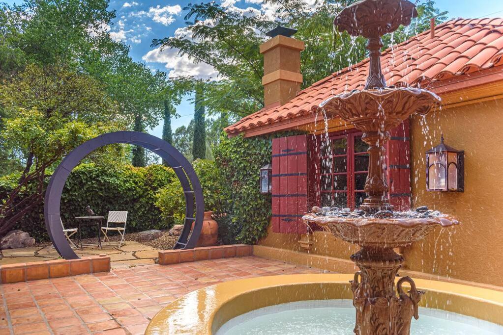 Majestic Creekside Escape With Pool, Spa, Sauna, Gym