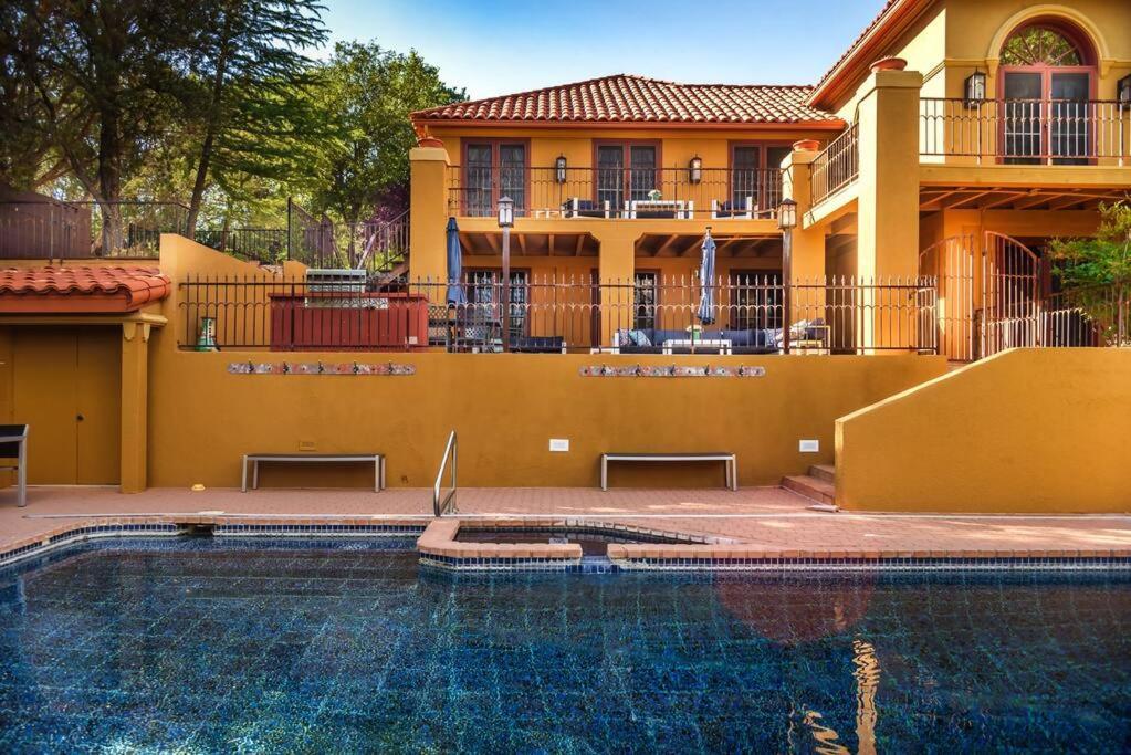 Majestic Creekside Escape With Pool, Spa, Sauna, Gym *