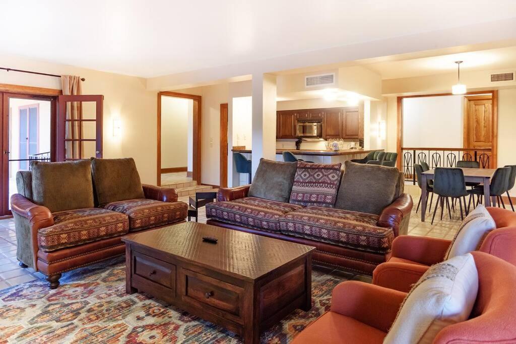 Majestic Creekside Escape With Pool, Spa, Sauna, Gym Villa *