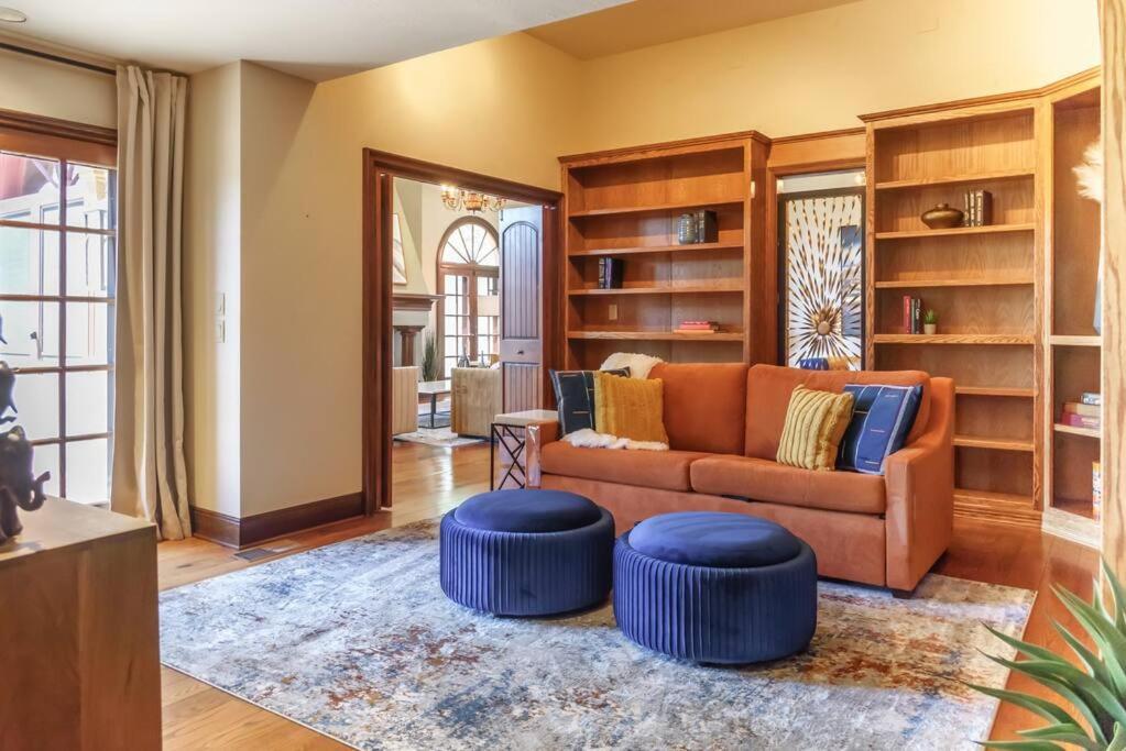 Majestic Creekside Escape With Pool, Spa, Sauna, Gym Villa