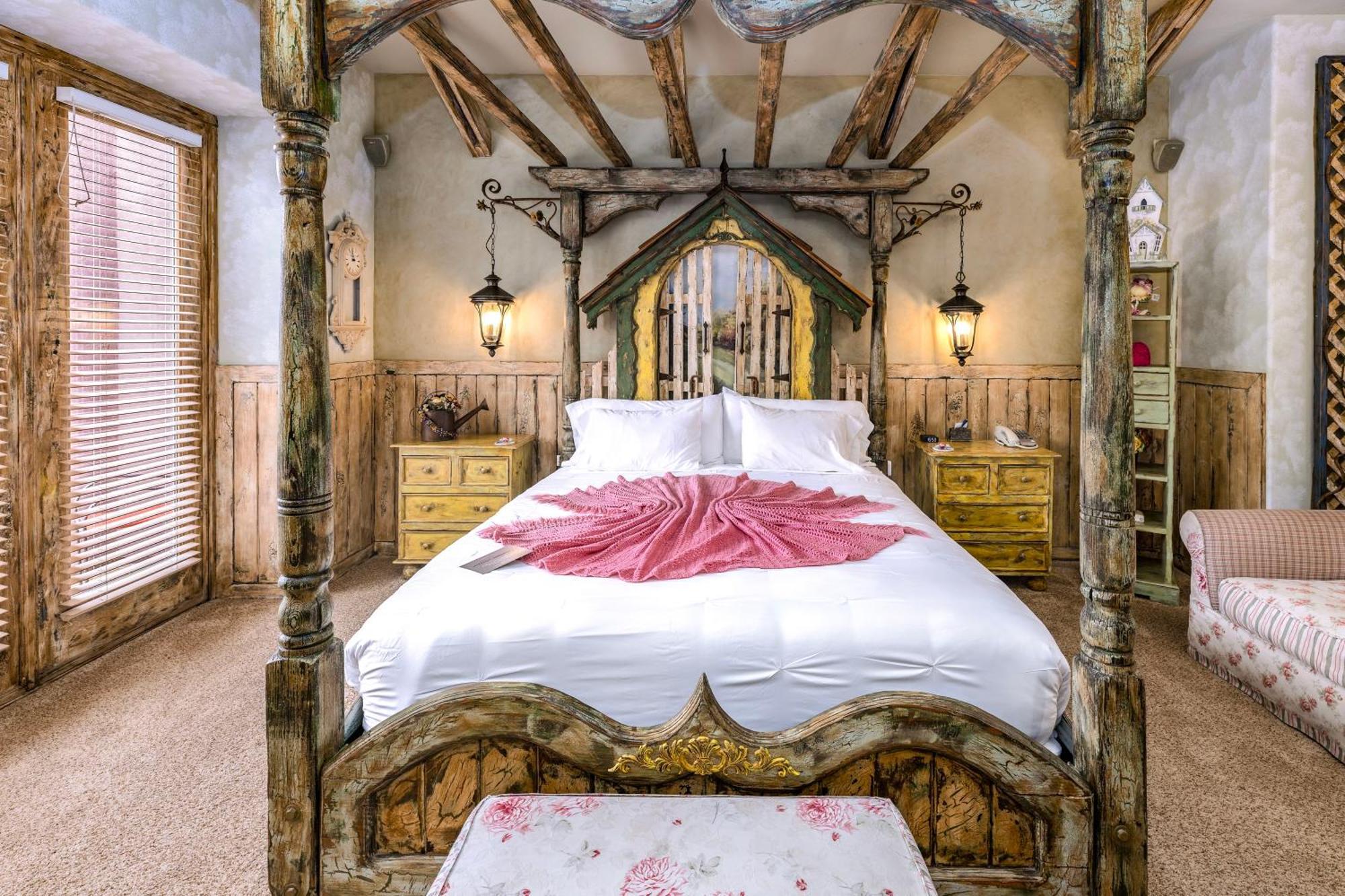 Adobe Grand Hotel