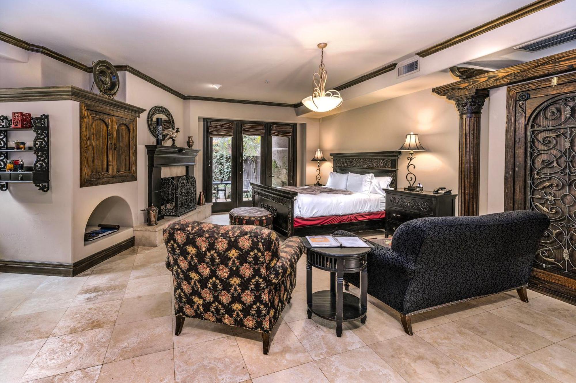 Hotel Adobe Grand